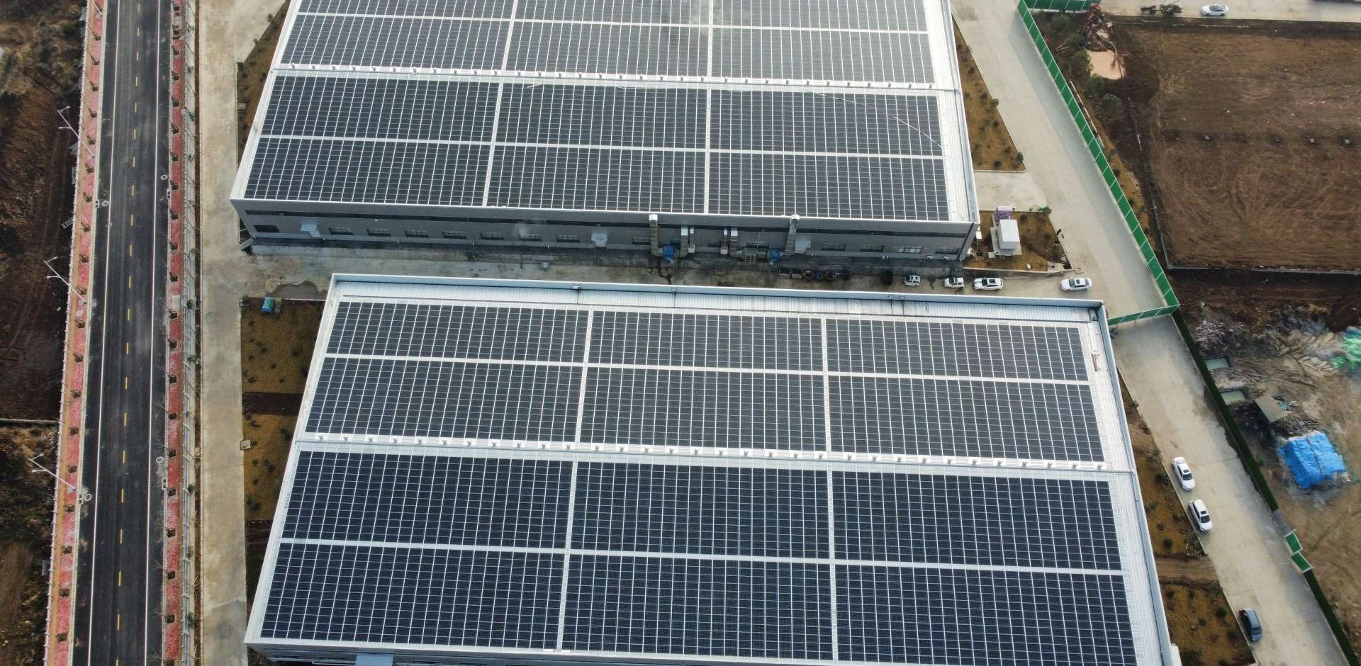 1920-2021年3月，河南唐河縣 中部食品城BIPV光伏項(xiàng)目，裝機(jī)量1.8MW，年發(fā)電200萬度，滿足45%用電需求.jpg